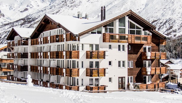 Front of property - Saaserhof Apartments (Saas-Fee)