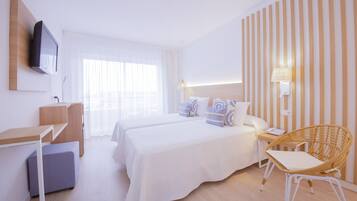 Chambre Double | Minibar, coffres-forts dans les chambres, bureau, rideaux occultants