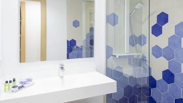 Gratis toiletartikelen, een haardroger, handdoeken