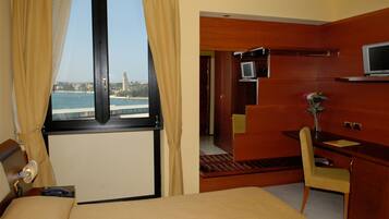 Couette en duvet d'oie, minibar, coffres-forts dans les chambres, bureau
