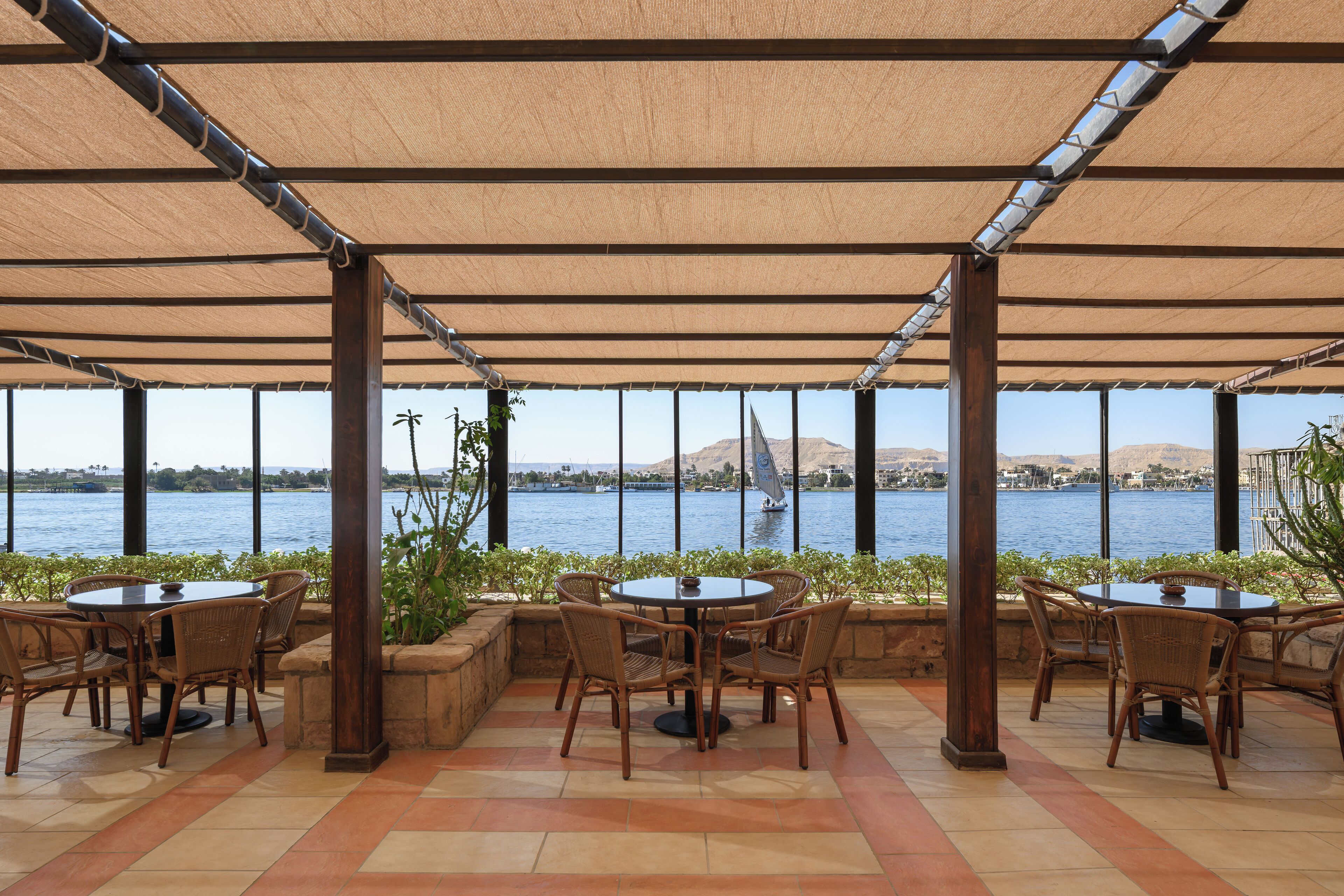 3 restaurants, breakfast, lunch, dinner served; international cuisine