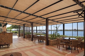 Hi ha 3 restaurants amb plats de cuina internacional