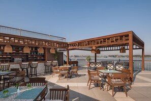 3 restaurants, breakfast, lunch, dinner served; international cuisine - Iberotel Luxor (Luxor)