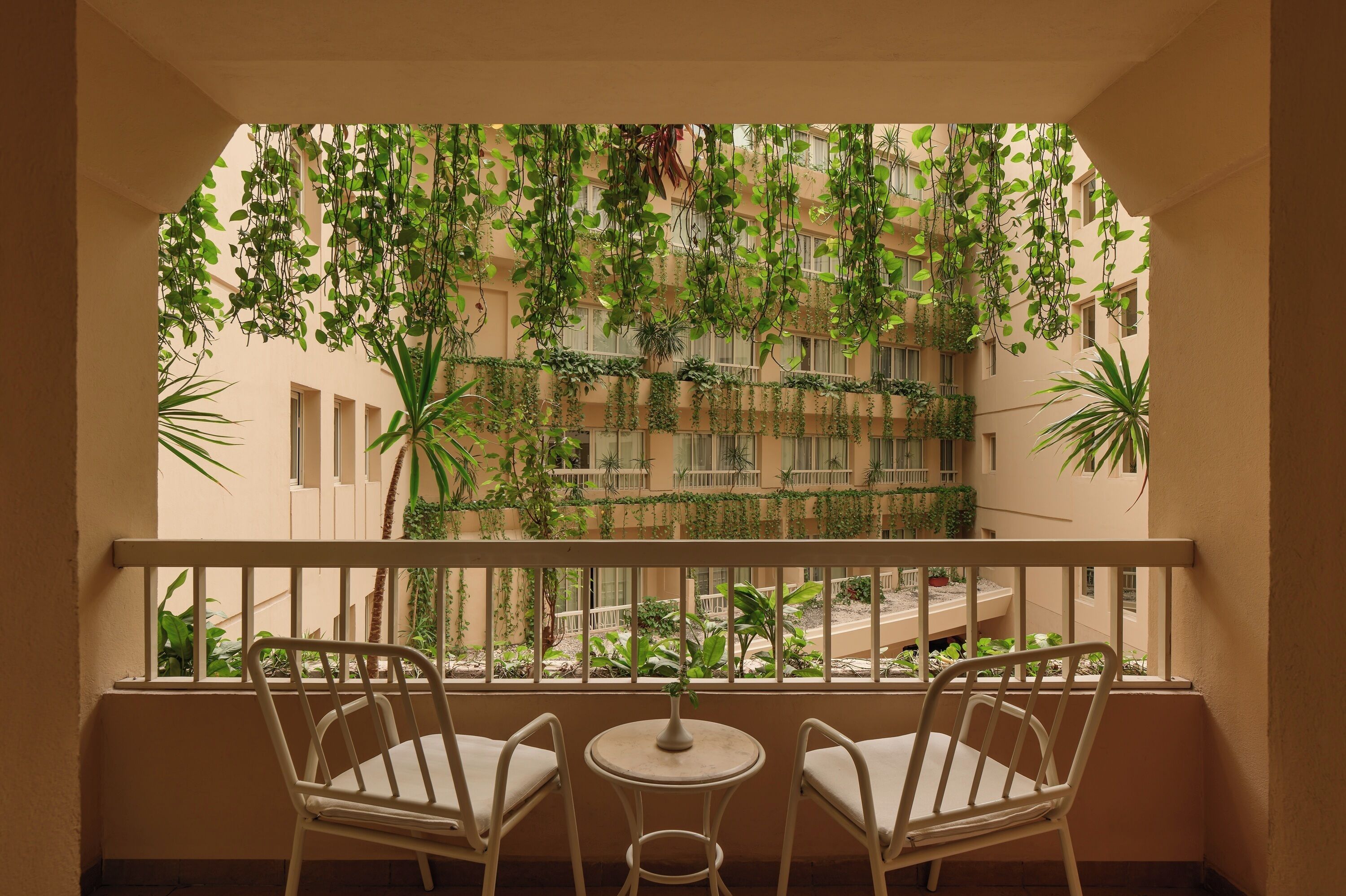 스탠다드 더블룸 (Queen or Twin Bed - Lobby View) | 미니바, 객실 내 금고, 암막 커튼, WiFi