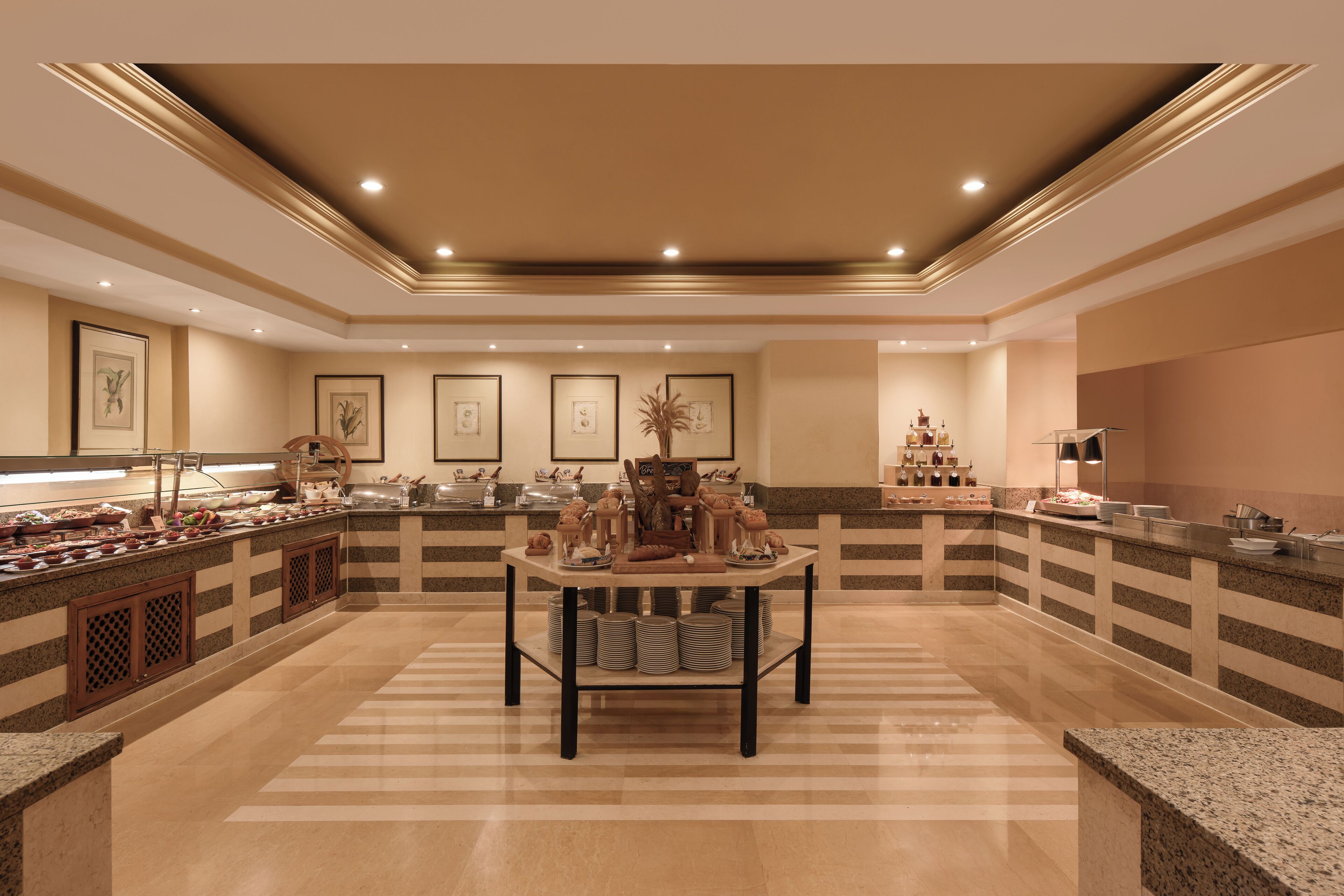 3 restaurants, breakfast, lunch, dinner served; international cuisine