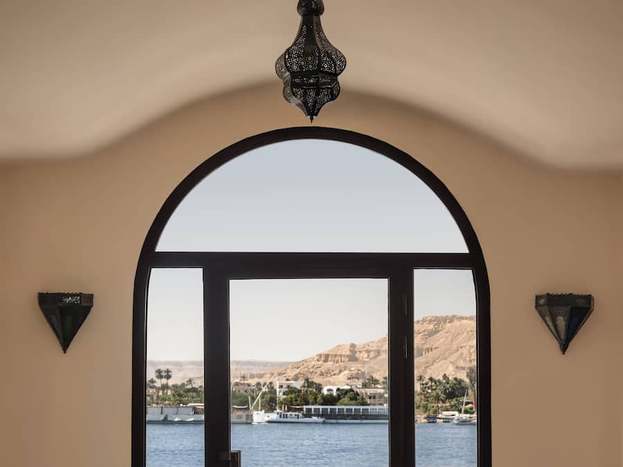 3 restaurants, breakfast, lunch, dinner served; international cuisine