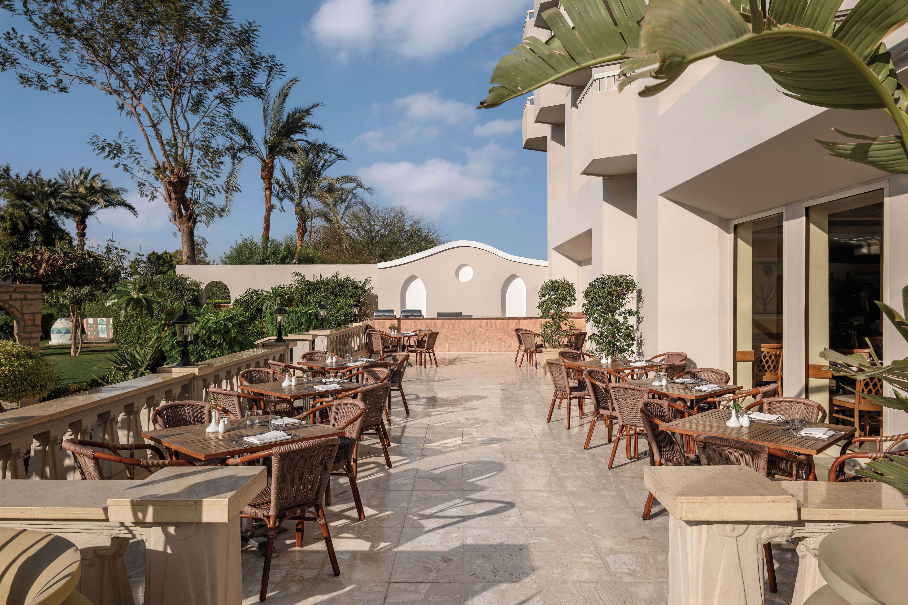 3 restaurants, breakfast, lunch, dinner served; international cuisine