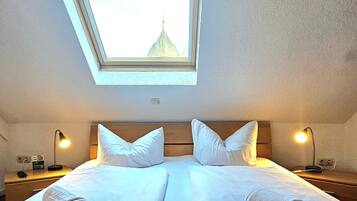 Economy Triple Room | Premium bedding, in-room safe, desk, blackout drapes