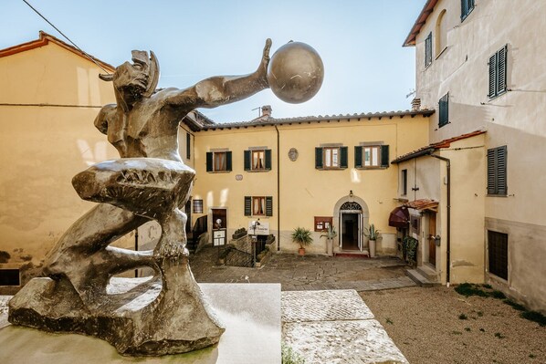 ด้านหน้าที่พัก