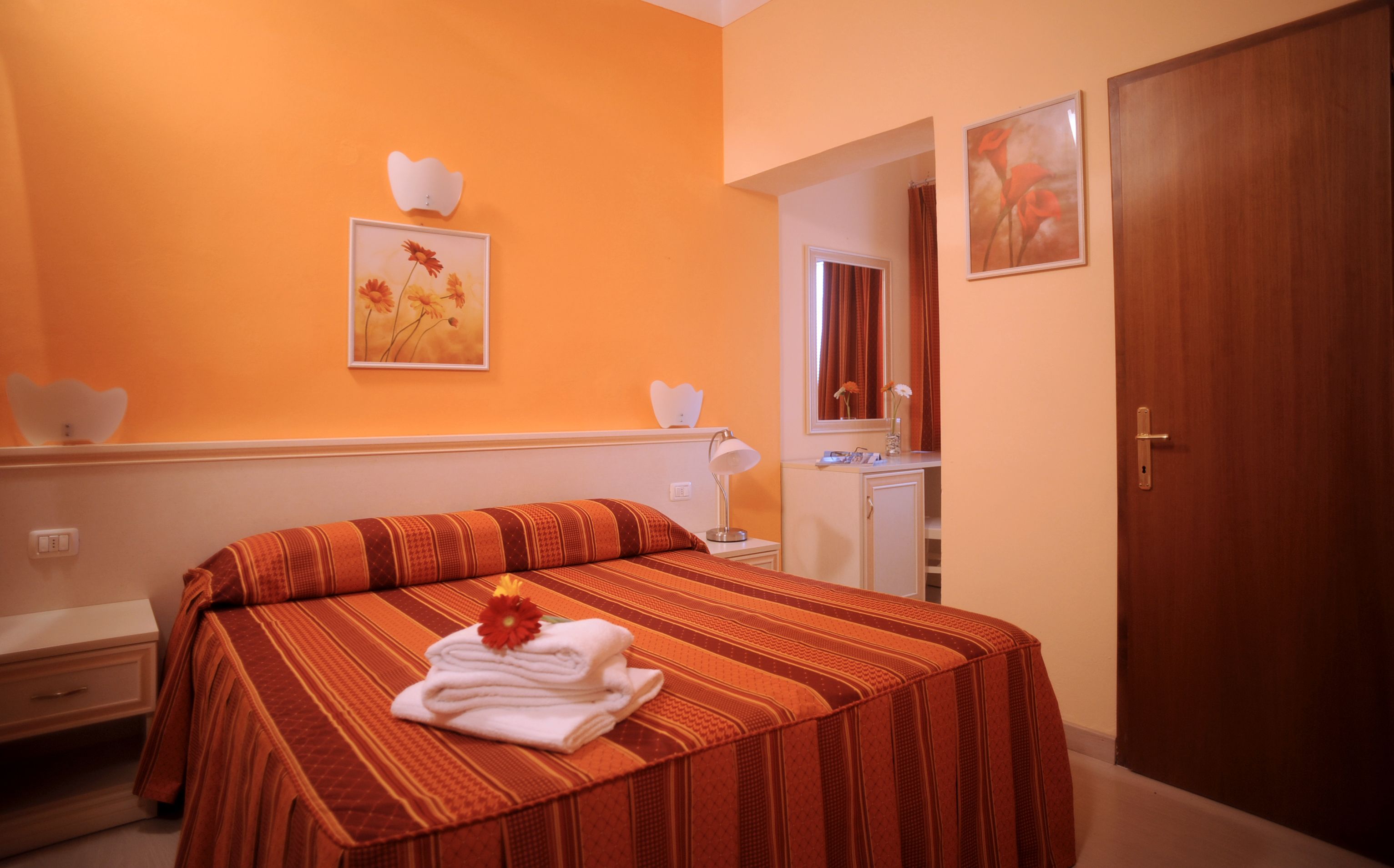 standard room | in-room safe, desk, free cots/infant beds, rollaway beds