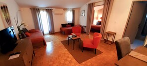 Ropa de cama de alta calidad y minibar 