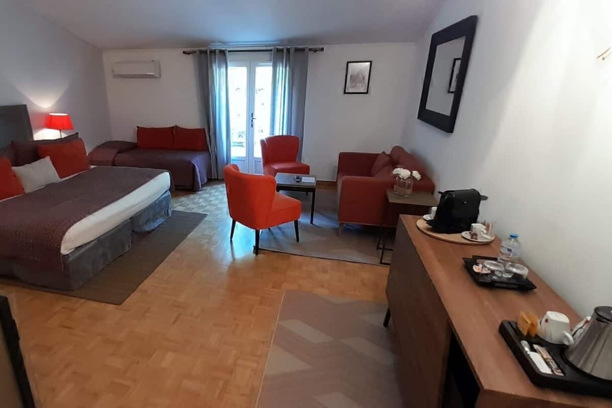 Junior Suite | 1 bedroom, premium bedding, minibar, in-room safe