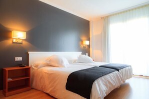 In-room safe, free cribs/infant beds, rollaway beds, free WiFi - Hotel Lombiña (Puebla del Caraminal)