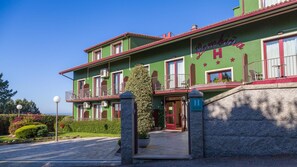 Exterior - Hotel Lombiña (Puebla del Caraminal)