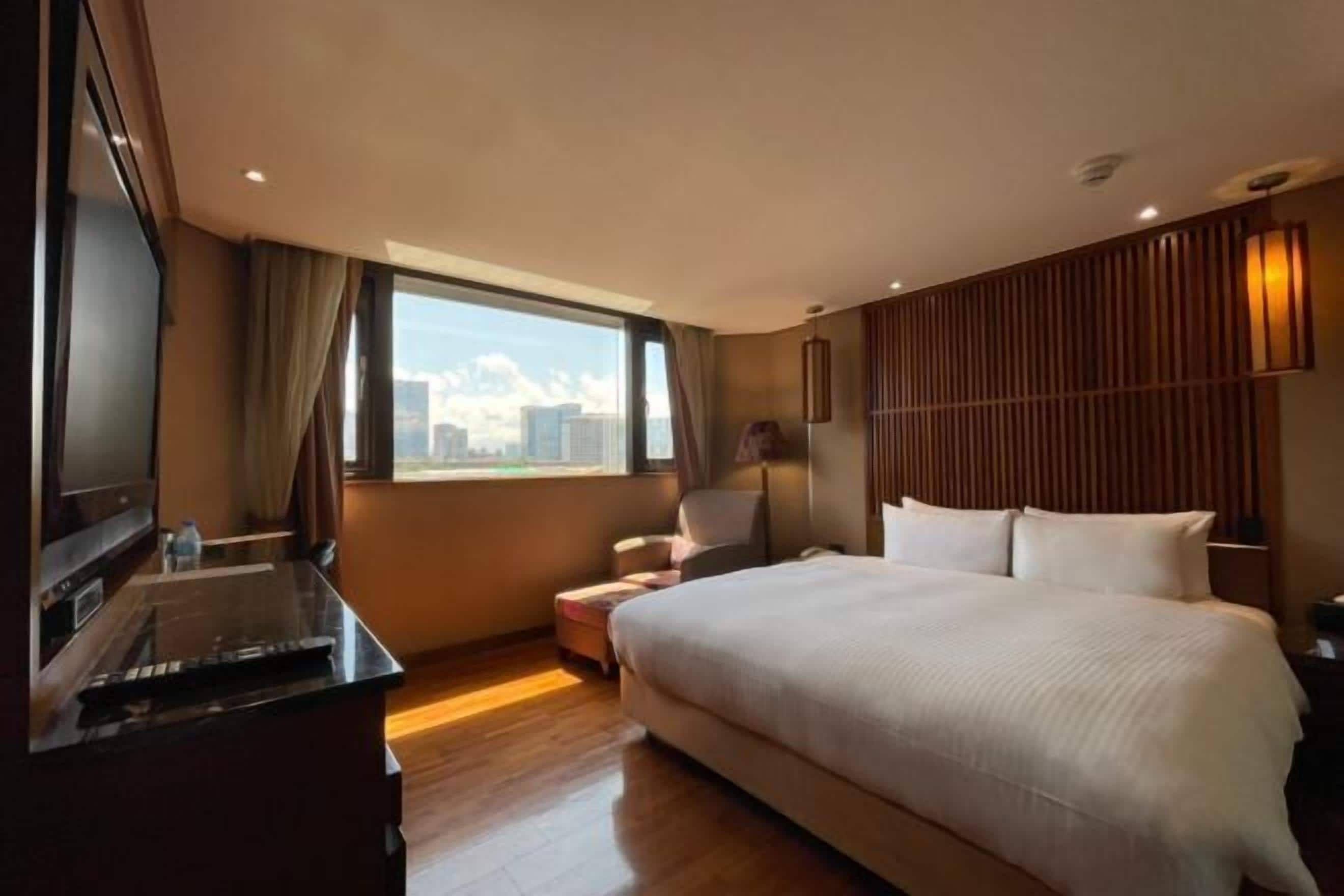 Caja de seguridad en la habitación y escritorio 