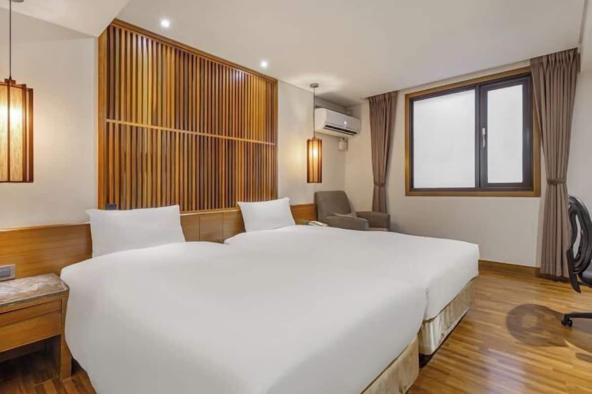 In-room safe, desk, soundproofing, iron/ironing board
