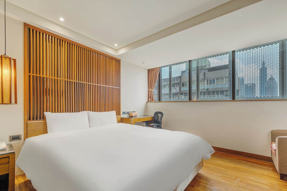 Standard Double Room | In-room safe, desk, soundproofing, iron/ironing board