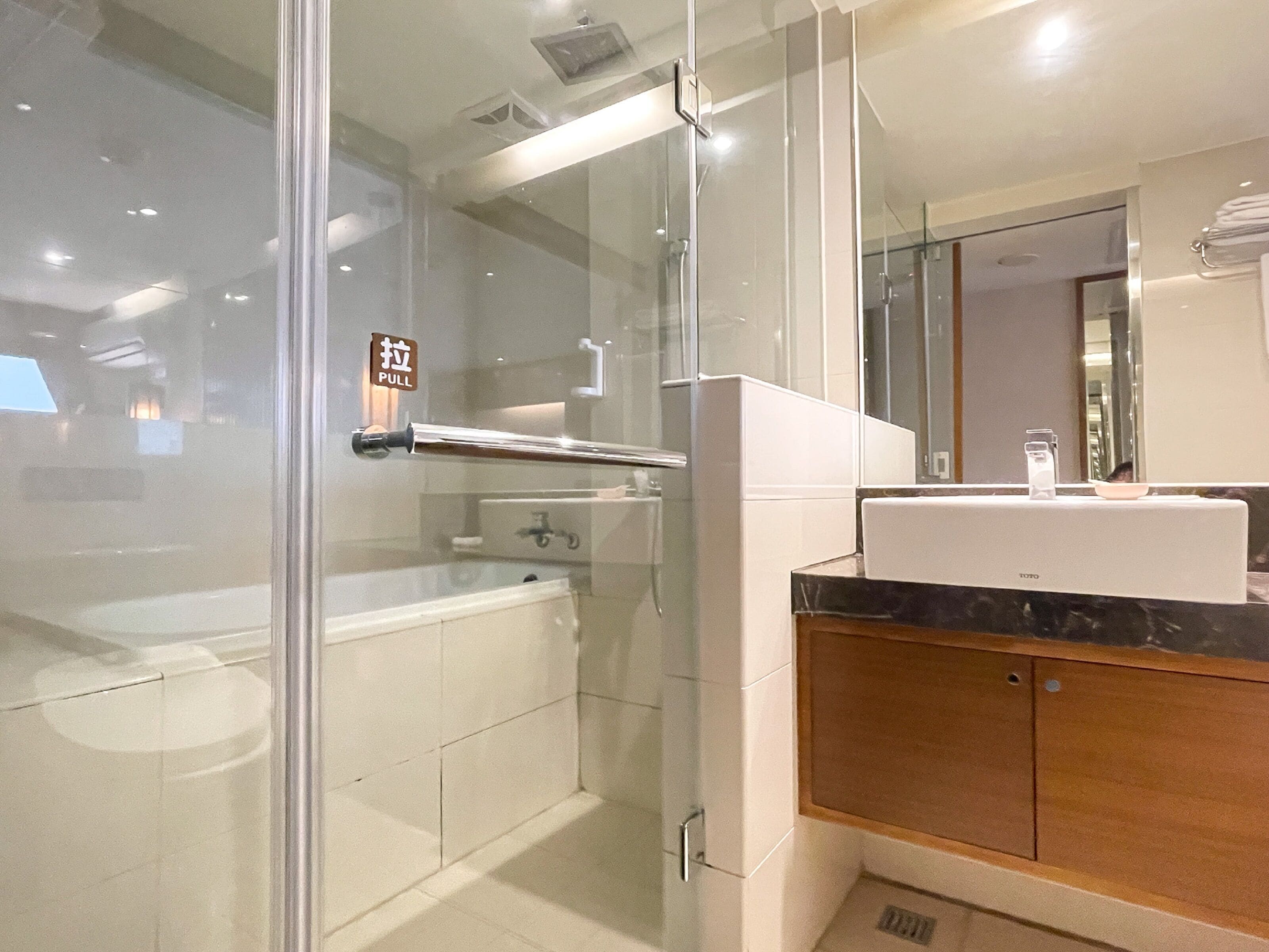 deep-soaking bathtub