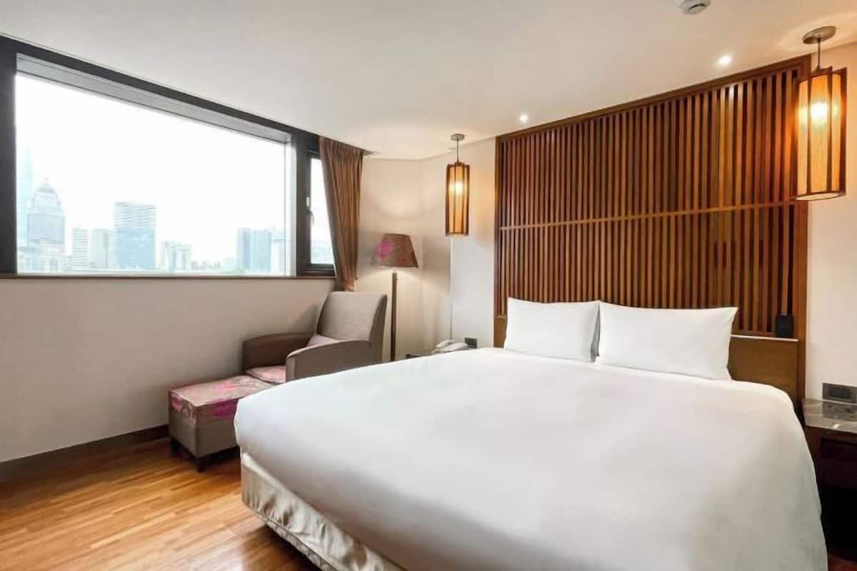 1 Schlafzimmer, Zimmersafe, Schreibtisch, schallisolierte Zimmer