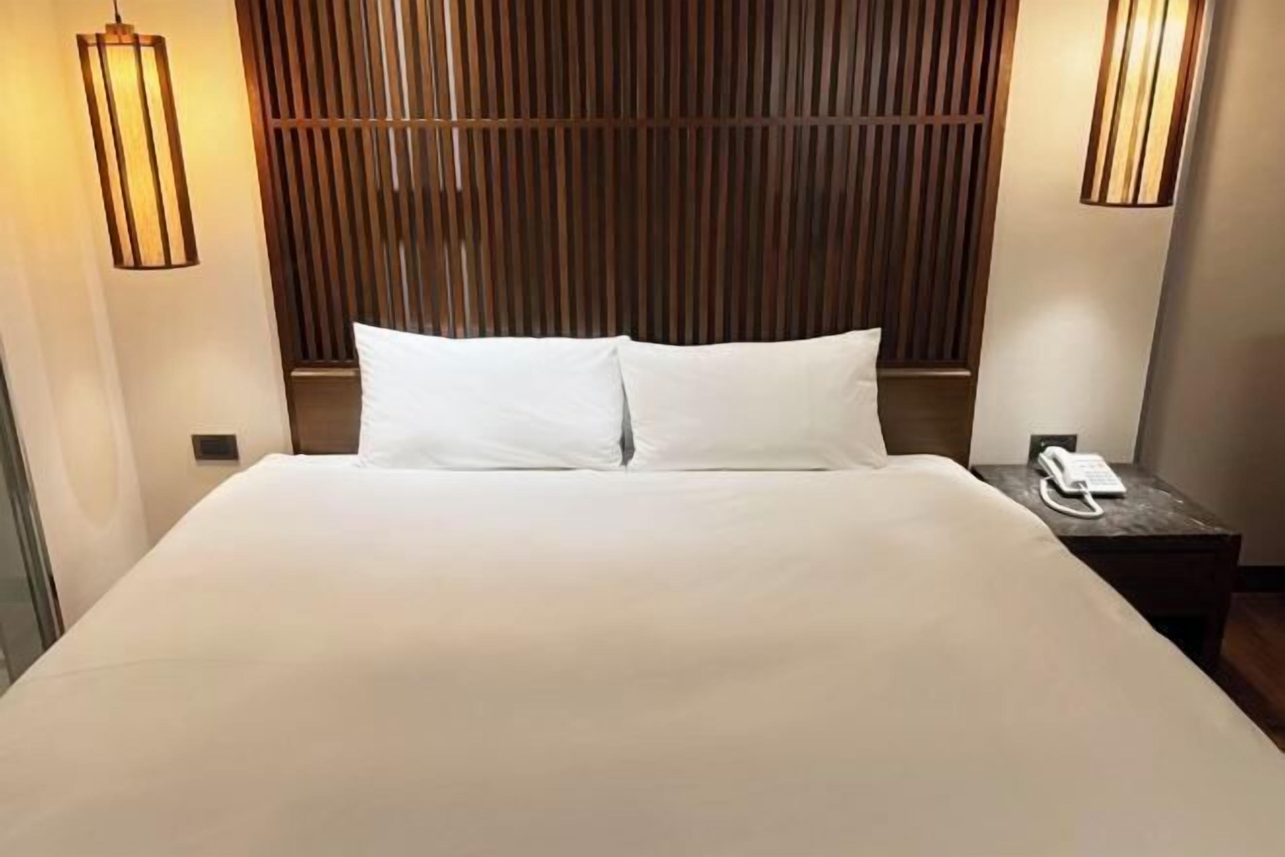 Caja de seguridad en la habitación y escritorio 