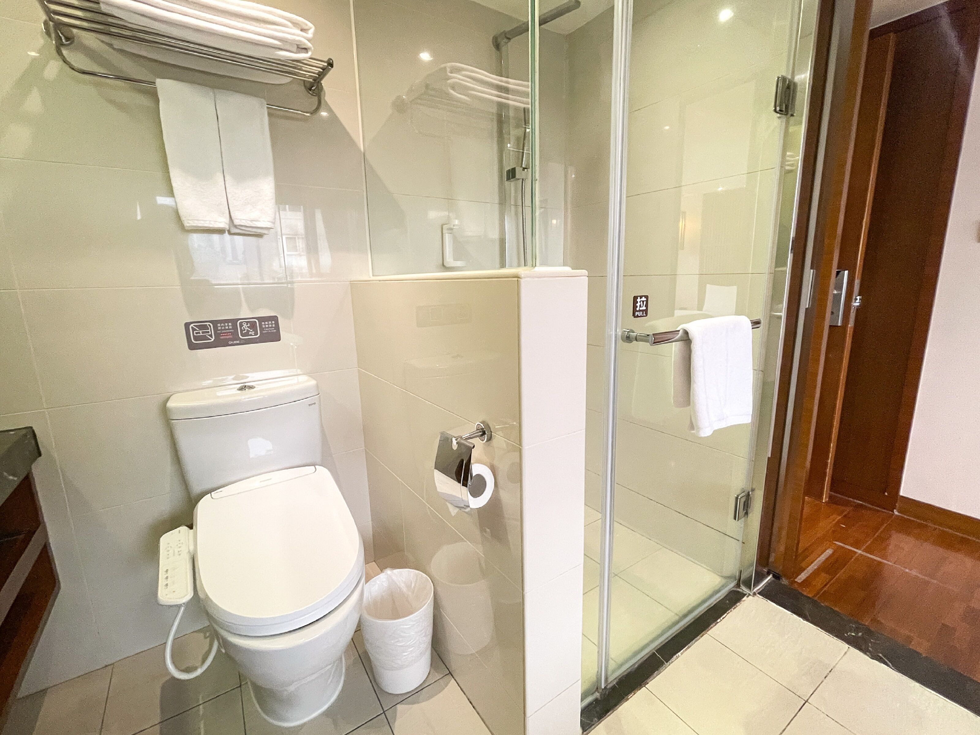 standard double room | bathroom shower