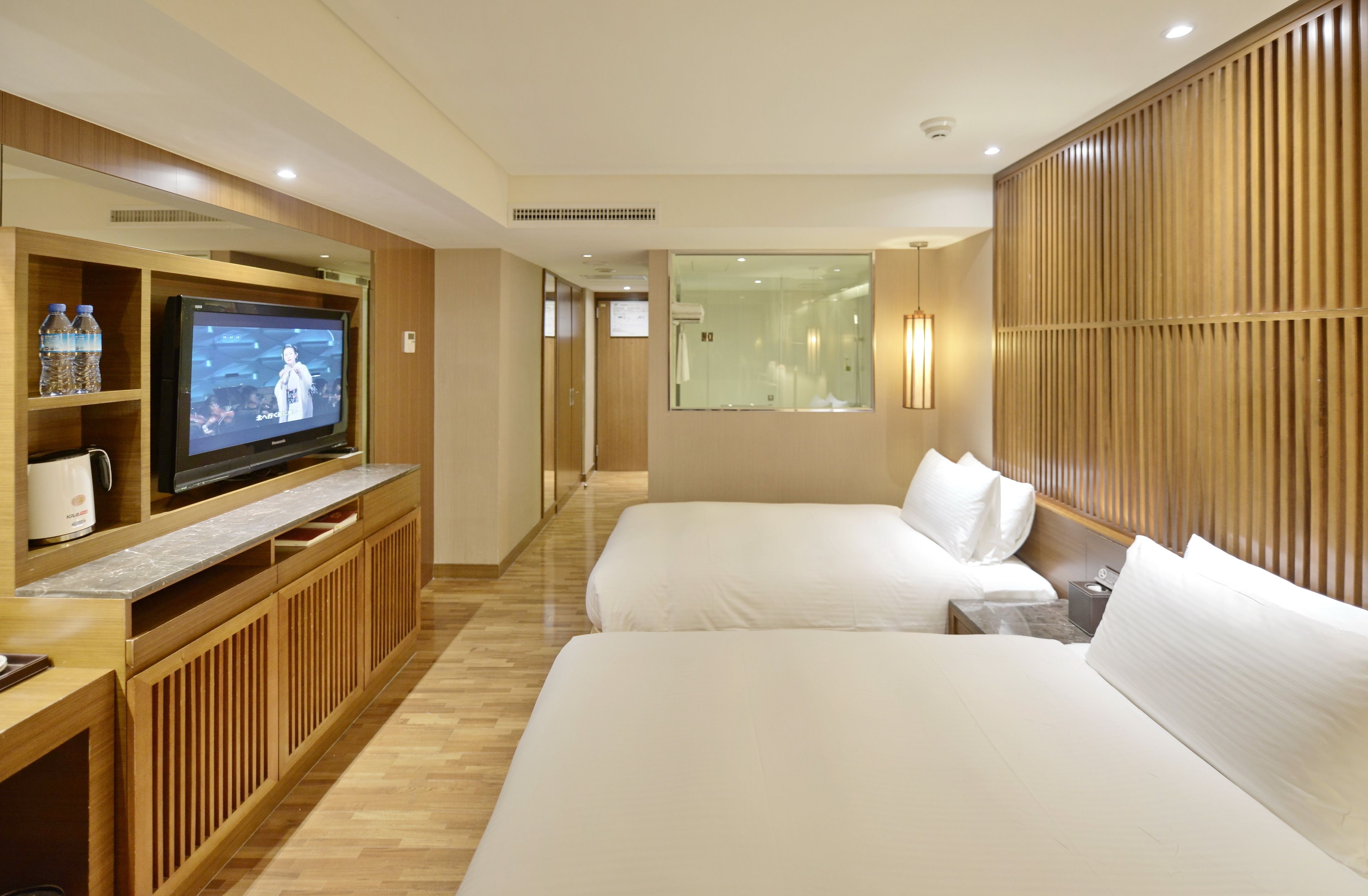 classic twin room | 1 bedroom, in-room safe, desk, soundproofing