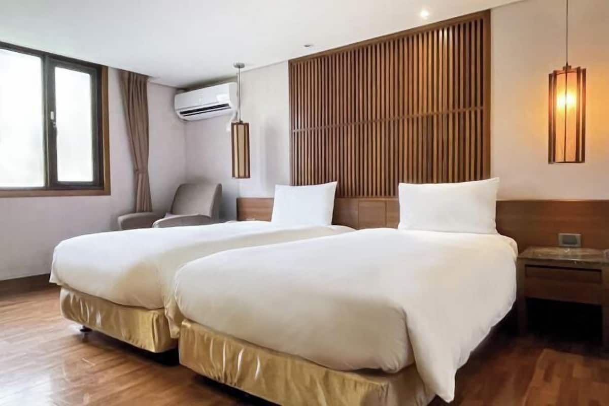 1 Schlafzimmer, Zimmersafe, Schreibtisch, schallisolierte Zimmer