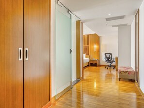 Deluxe Quadruple Room | In-room safe, desk, soundproofing, iron/ironing board - Guide Hotel Taipei Bade (Taipei)
