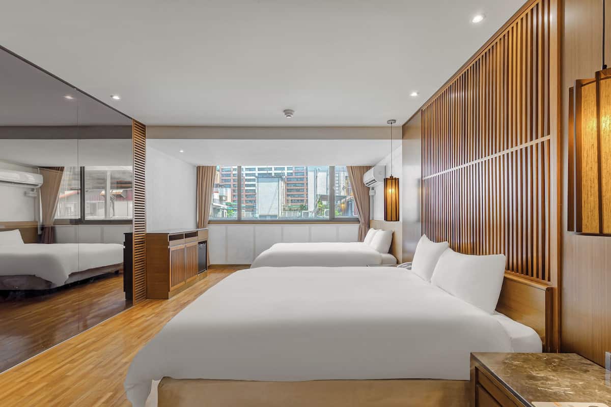 Deluxe Quadruple Room | In-room safe, desk, soundproofing, iron/ironing board