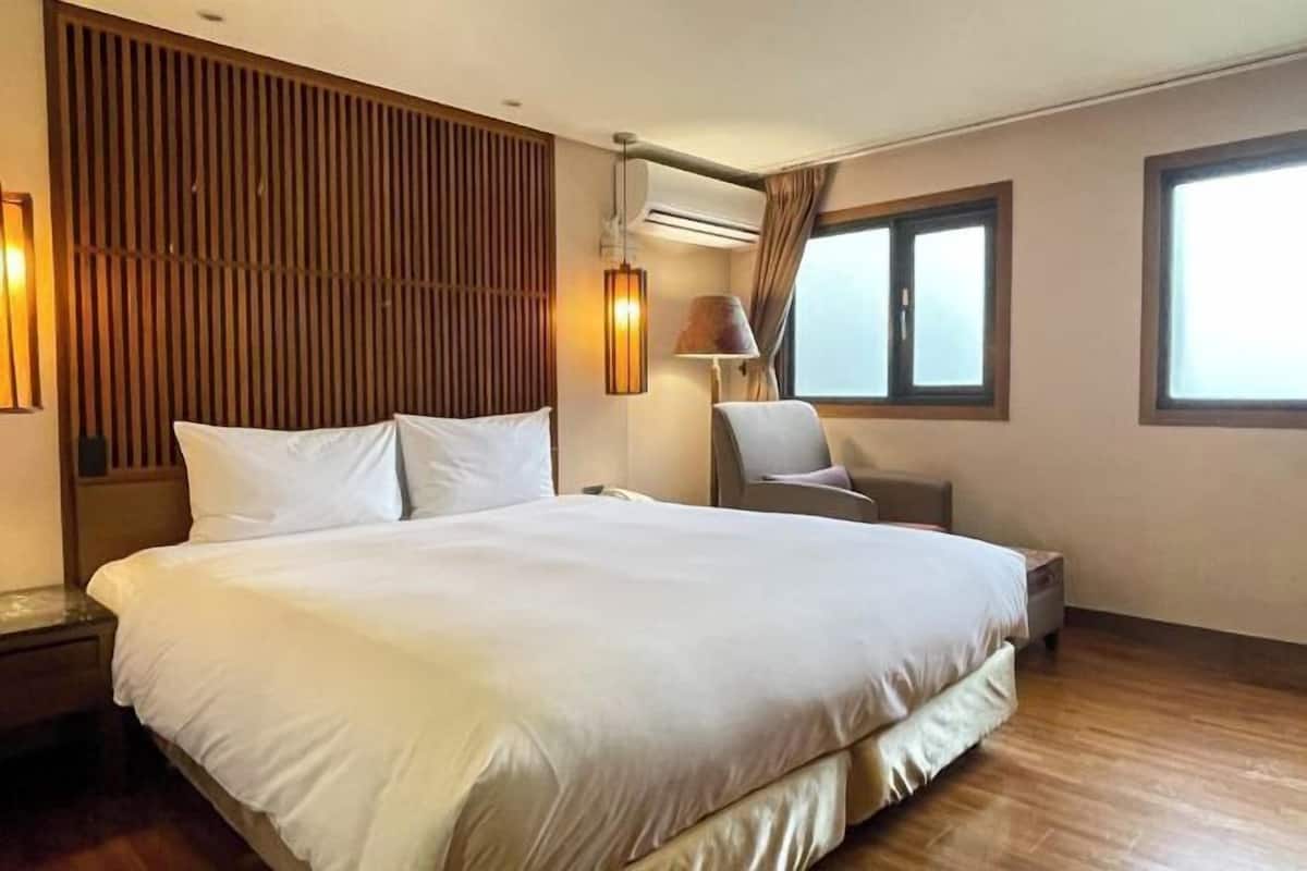 1 Schlafzimmer, Zimmersafe, Schreibtisch, schallisolierte Zimmer