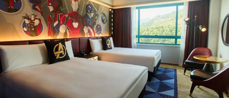 Deluxe kamer | Een minibar, een kluis op de kamer, een bureau, verduisterende gordijnen