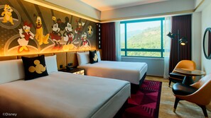 Minibar, safe på rommet, skrivebord og blendingsgardiner