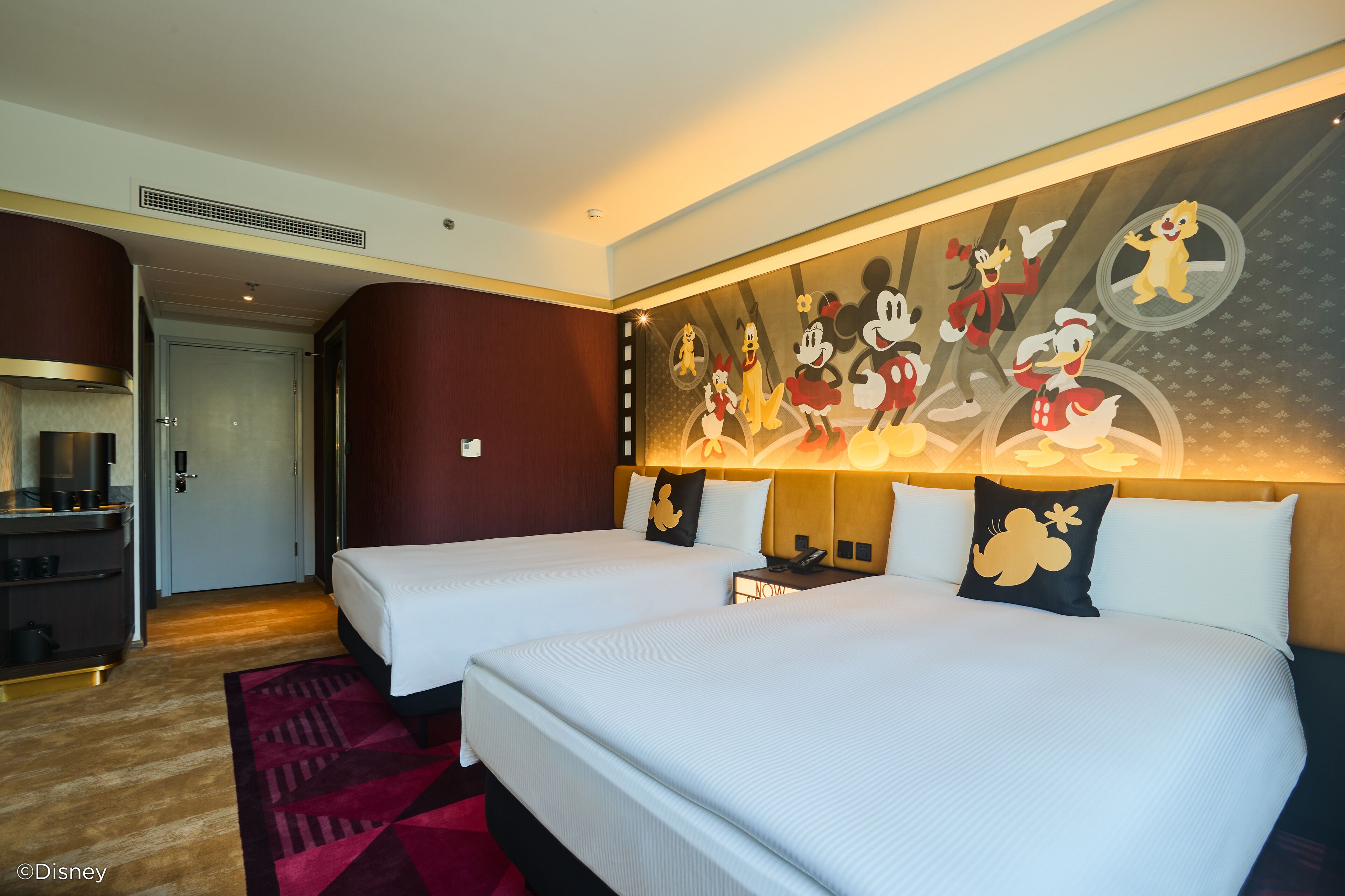 迷你吧、客房内保险箱、办公桌、遮光窗帘