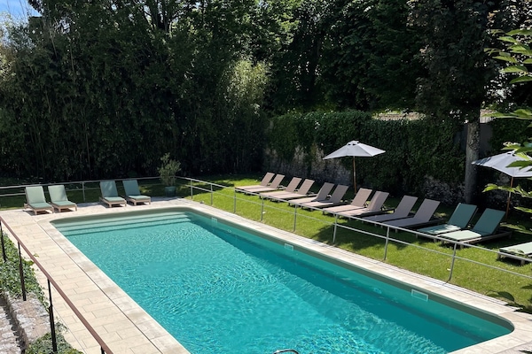 Een seizoensgebonden buitenzwembad