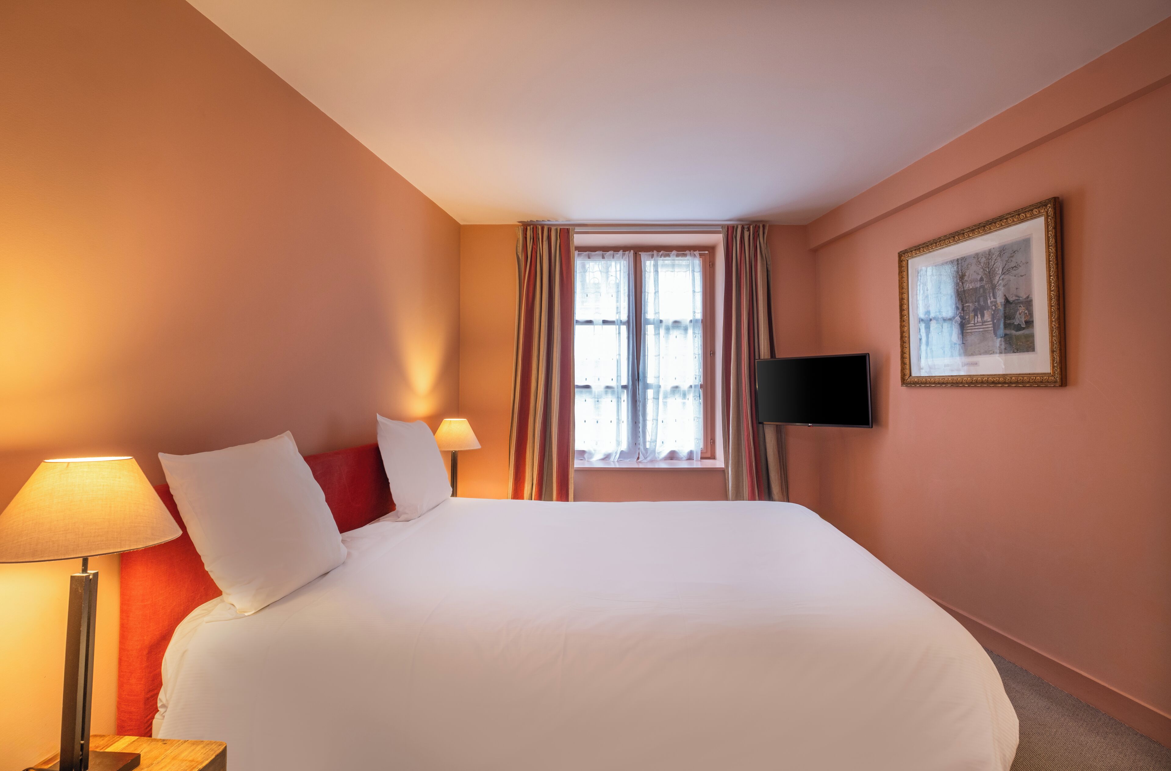 in-room safe, individually decorated, individually furnished, desk