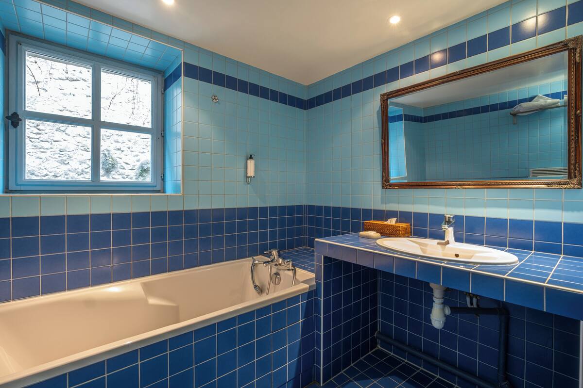 comfort room | bathroom | free toiletries, hair dryer, towels