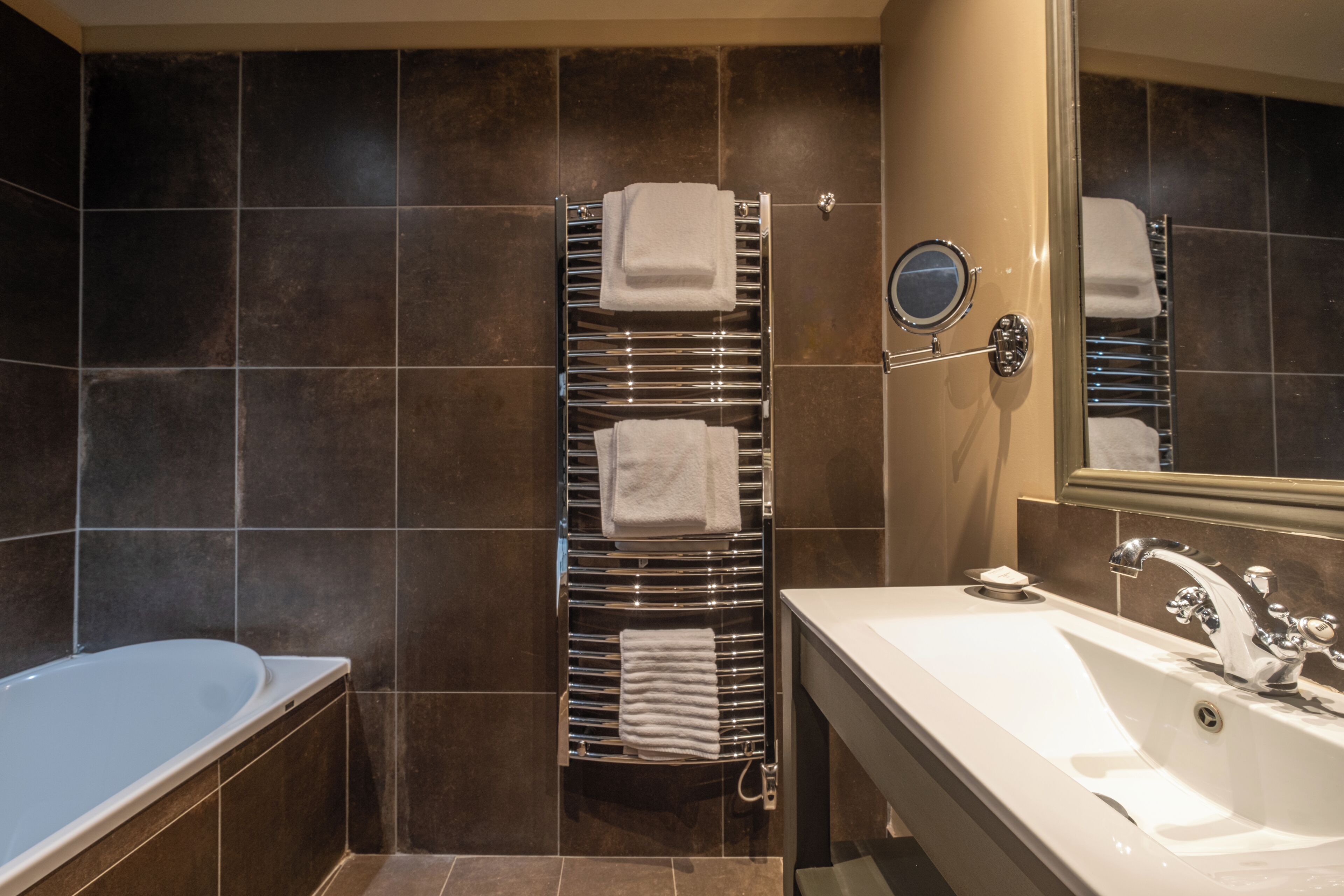 superior room | bathroom | free toiletries, hair dryer, towels