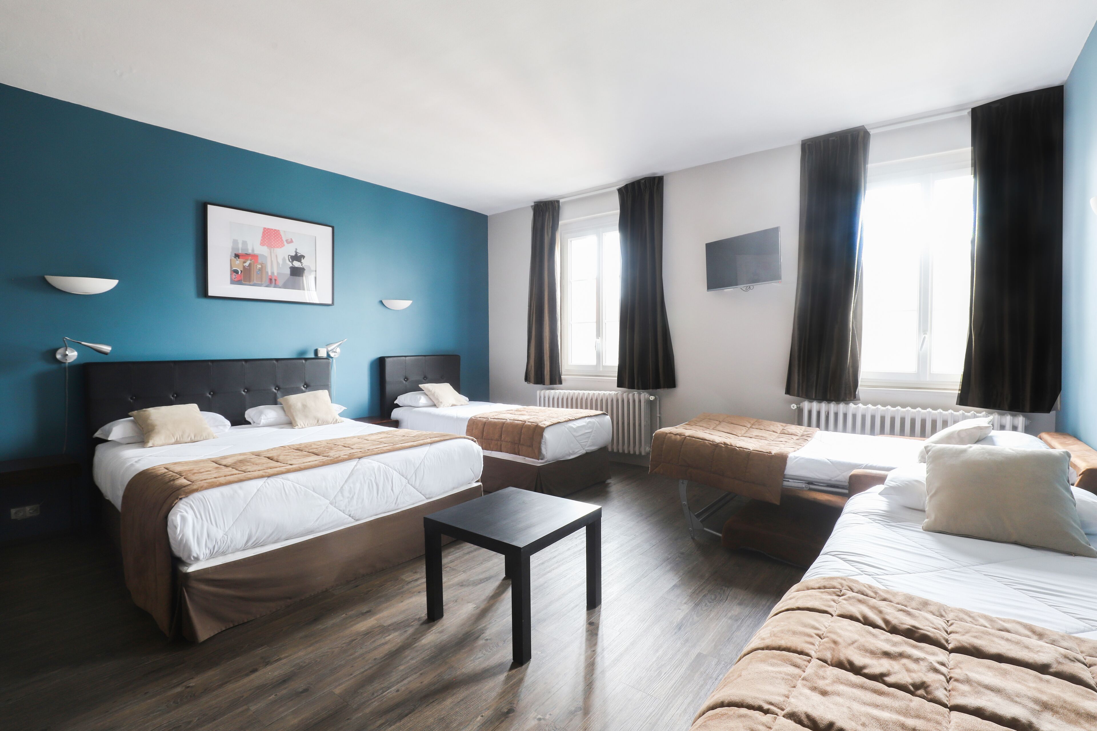 family room (5 people) | 2 bedrooms, premium bedding, in-room safe, individually decorated