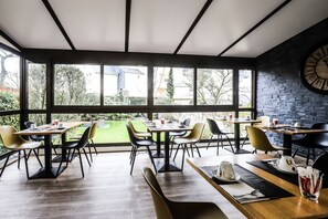 Päivittäinen buffetaamiainen (11 EUR per henkilö)