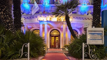 Façade de l’hébergement - soirée/nuit