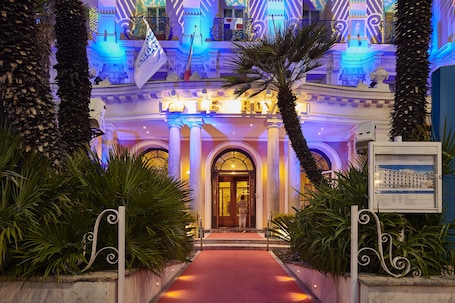 Front of property - evening/night. Hôtel Vacances Bleues Le Royal