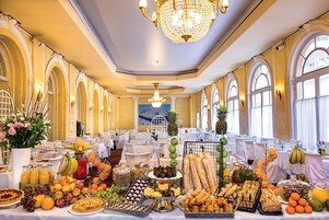 Morgenmadsbuffet hver dag (19 EUR pr. person)