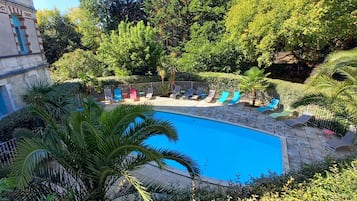 Seasonal outdoor pool, open 11:00 AM to 6:00 PM, pool loungers