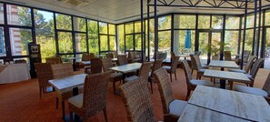 Breakfast area - Résidence de Tourisme Vacances Bleues Villa Régina (Arcachon)