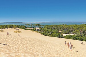 Una playa cerca