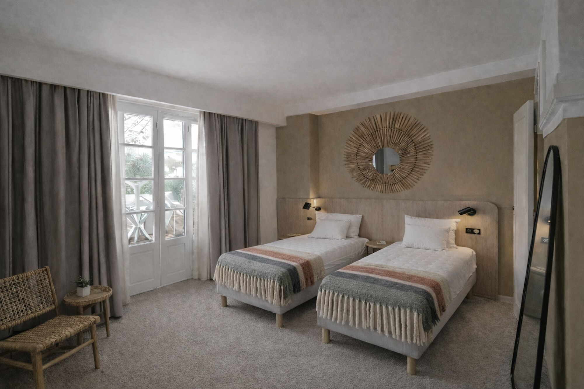 Bureau, fer et planche à repasser, Wi-Fi gratuit, draps fournis