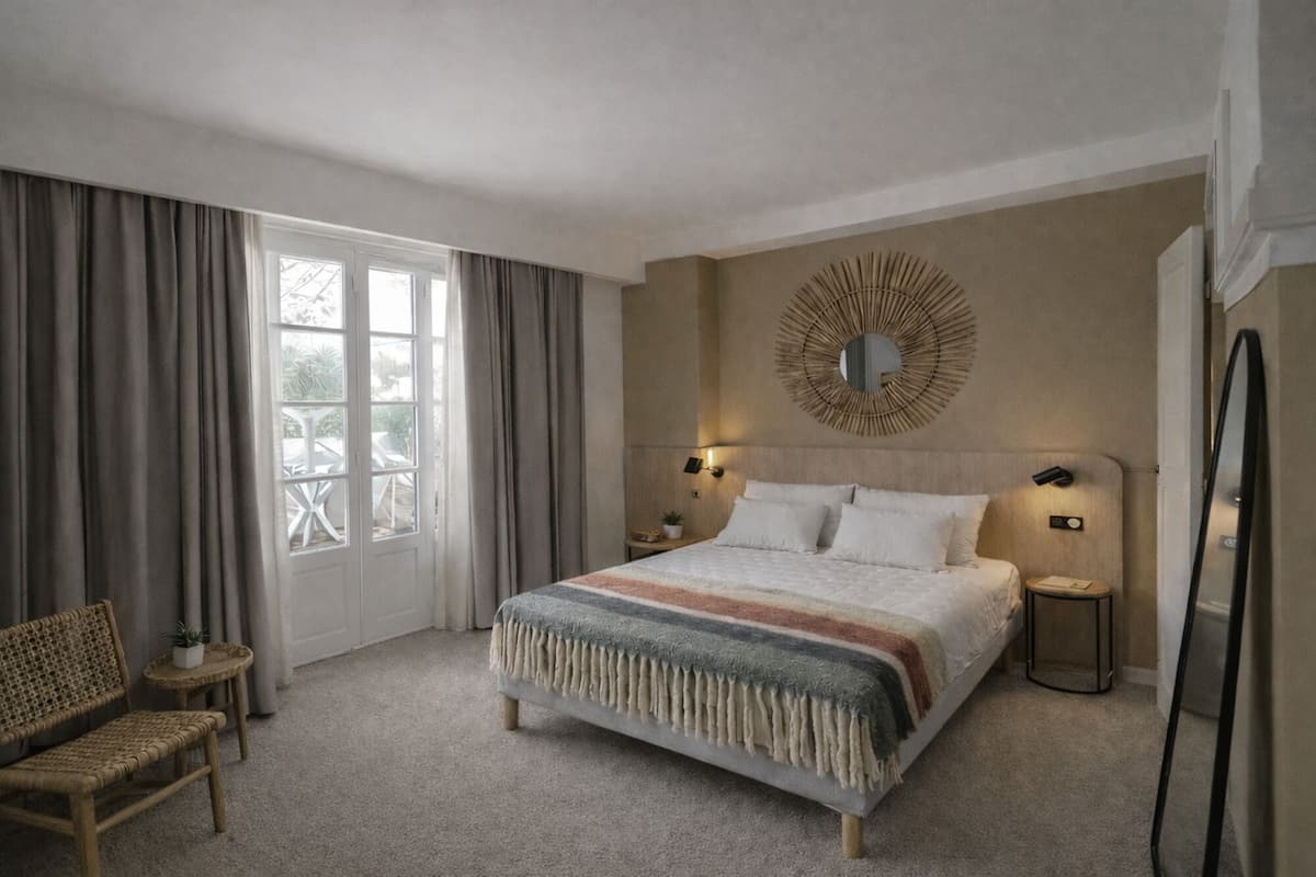 Bureau, fer et planche à repasser, Wi-Fi gratuit, draps fournis