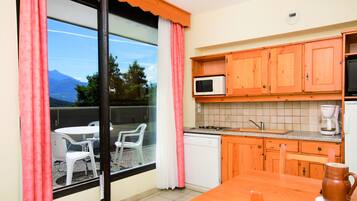 Apartamento, 2 habitaciones (6 personnes / 6 people) | Cocina privada