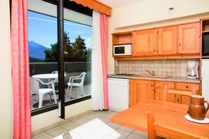 Apartment, 2 Bedrooms (6 personnes / 6 people) | Private kitchen