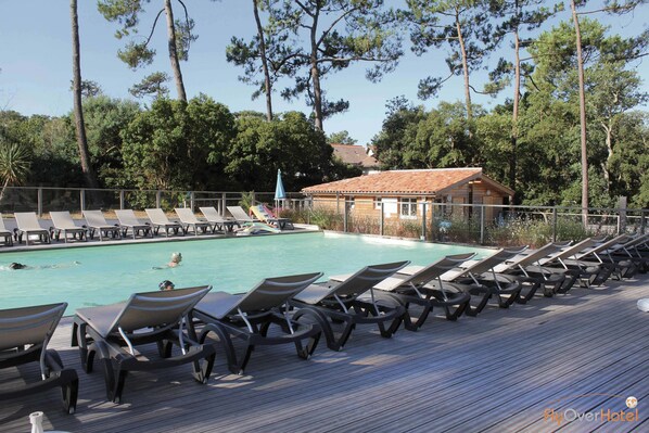 Seasonal outdoor pool, pool loungers